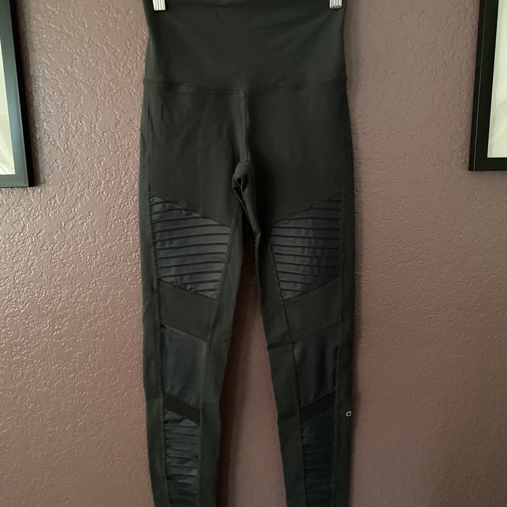 Alo Yoga Grey and Black Leggings